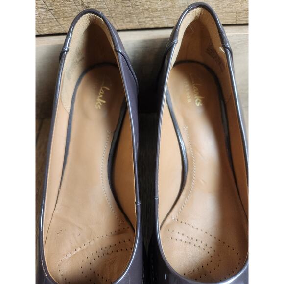 Clarks Womens Tatah Sofia Pump Heels Size 8 Plum Brown Patent Leather - Picture 3 of 9